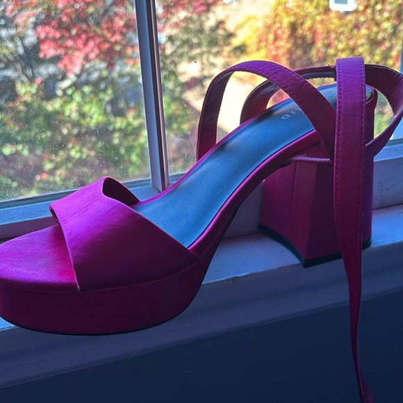 Strappy Platform Heel (WW) - Picture 3 of 11